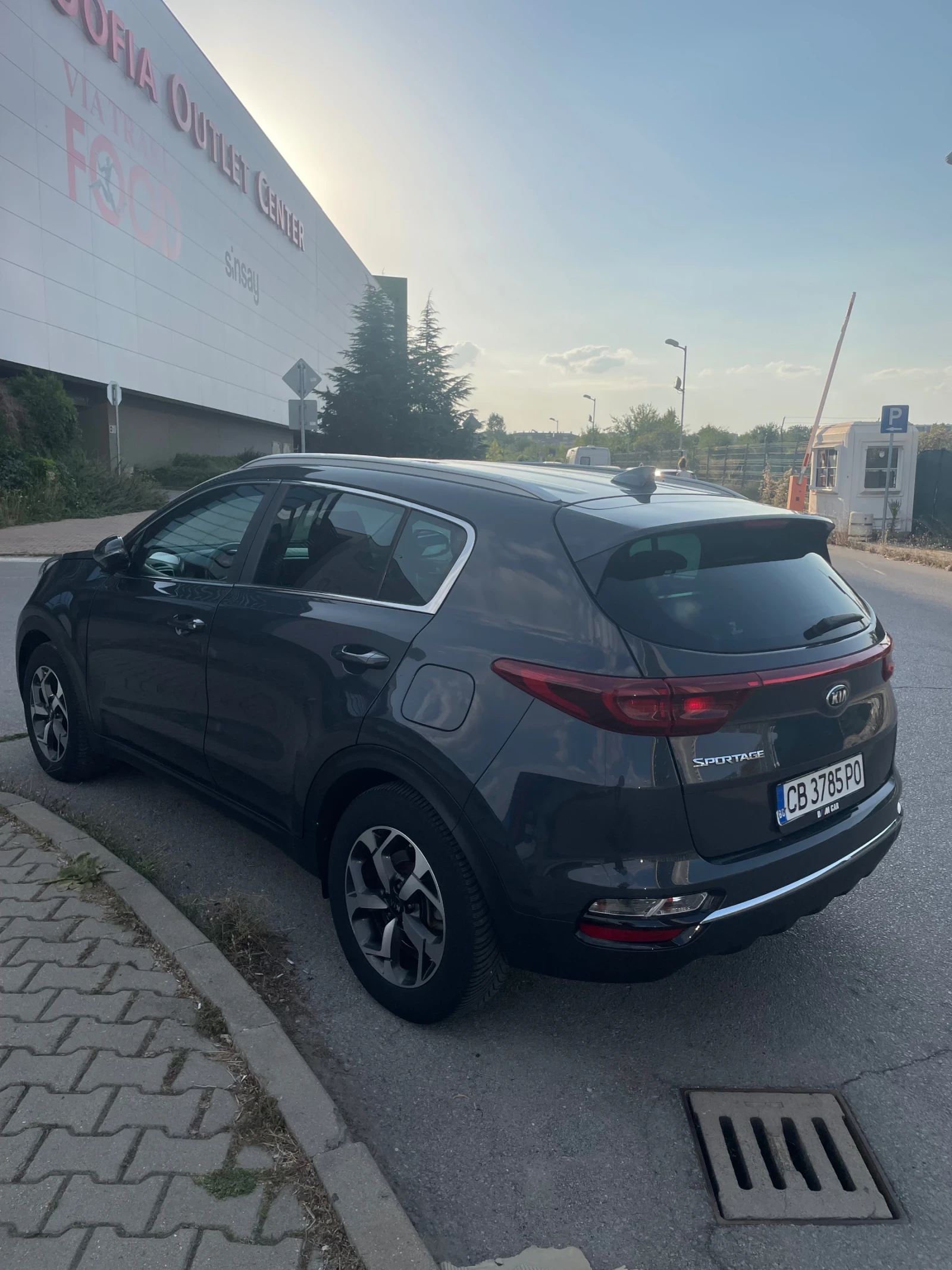 Kia Sportage 1.6 CRDI, снимка 9 - Автомобили и джипове - 55771977