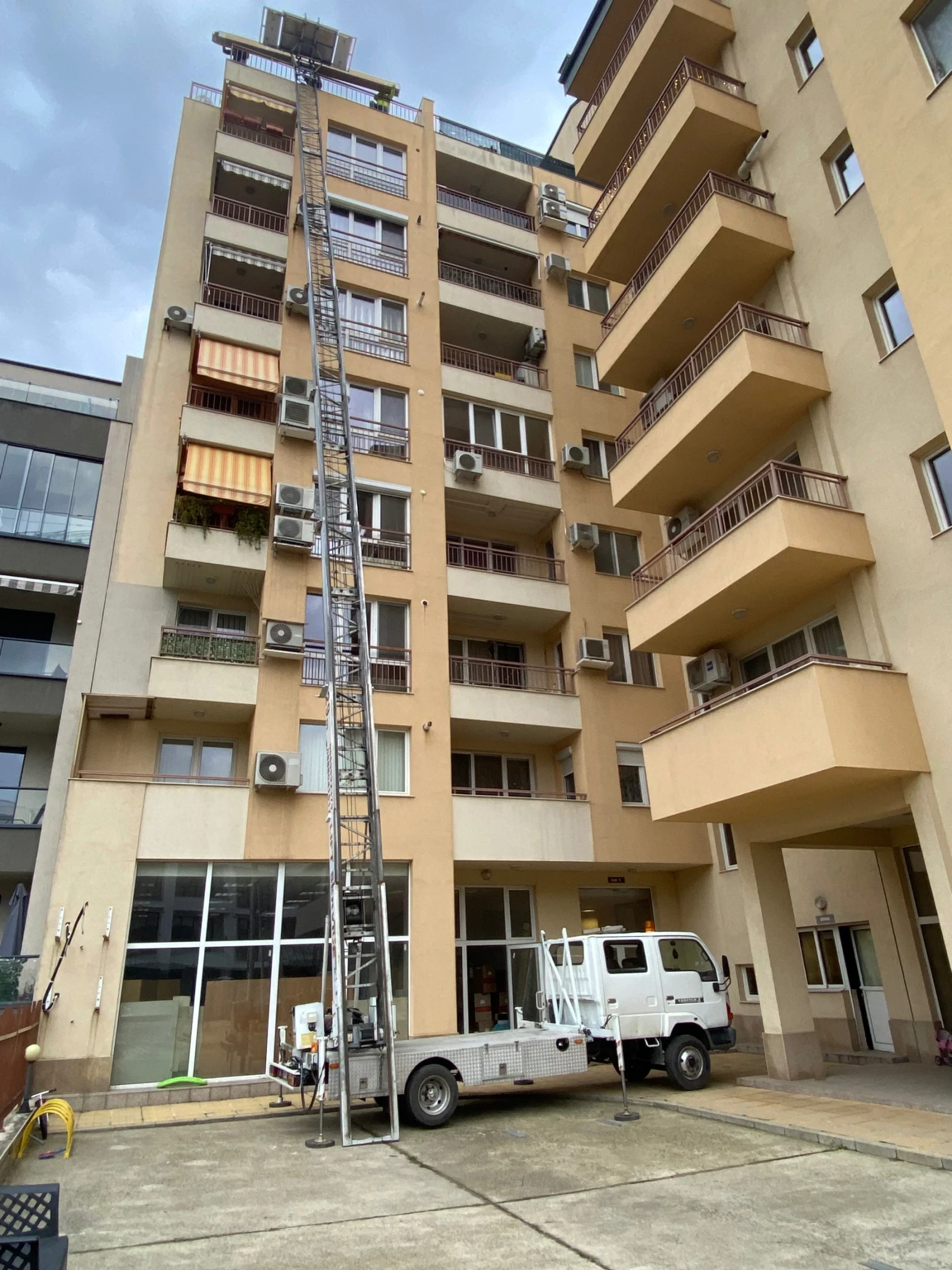 Автовишка Друга марка Мобилен асансьор - изображение 8