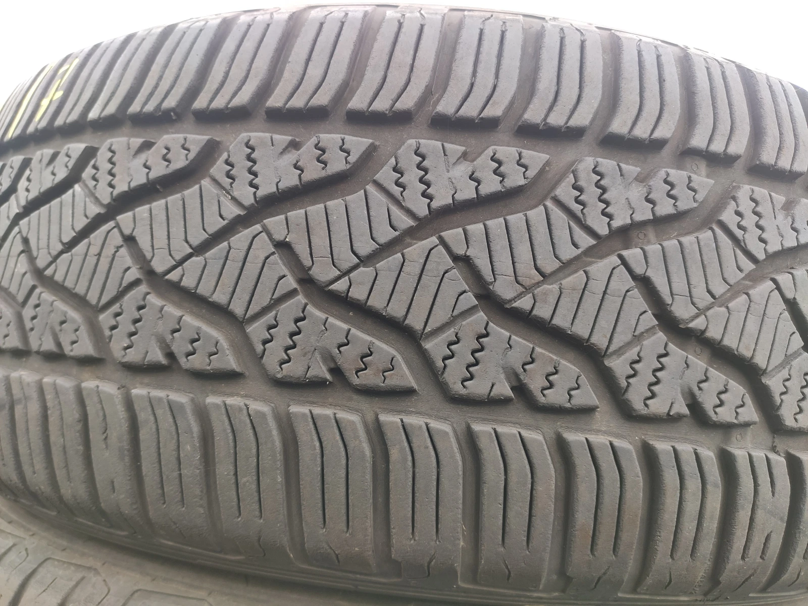 Гуми Всесезонни 215/55R17, снимка 2 - Гуми и джанти - 55491933