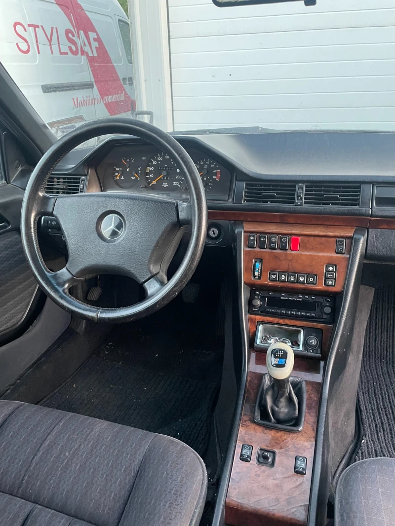 Mercedes-Benz 124, снимка 4 - Автомобили и джипове - 47015444