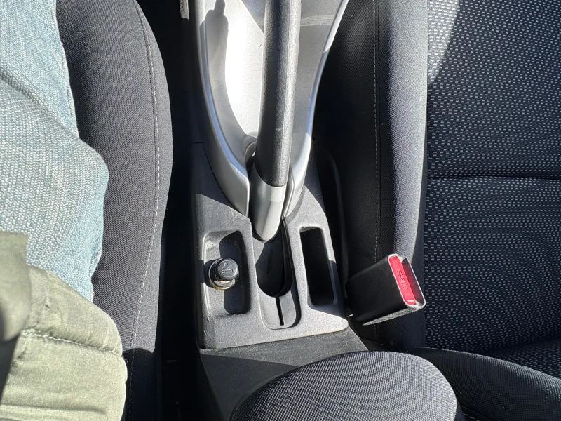 Toyota Auris, снимка 12 - Автомобили и джипове - 53595533