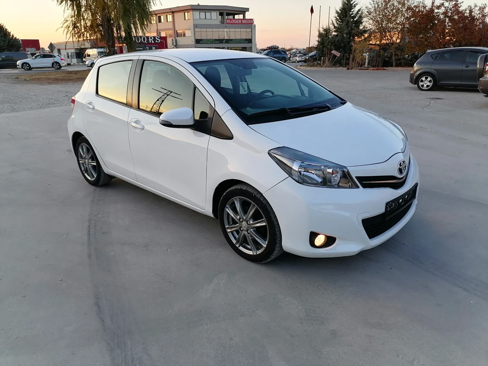 Toyota Yaris  - изображение 8