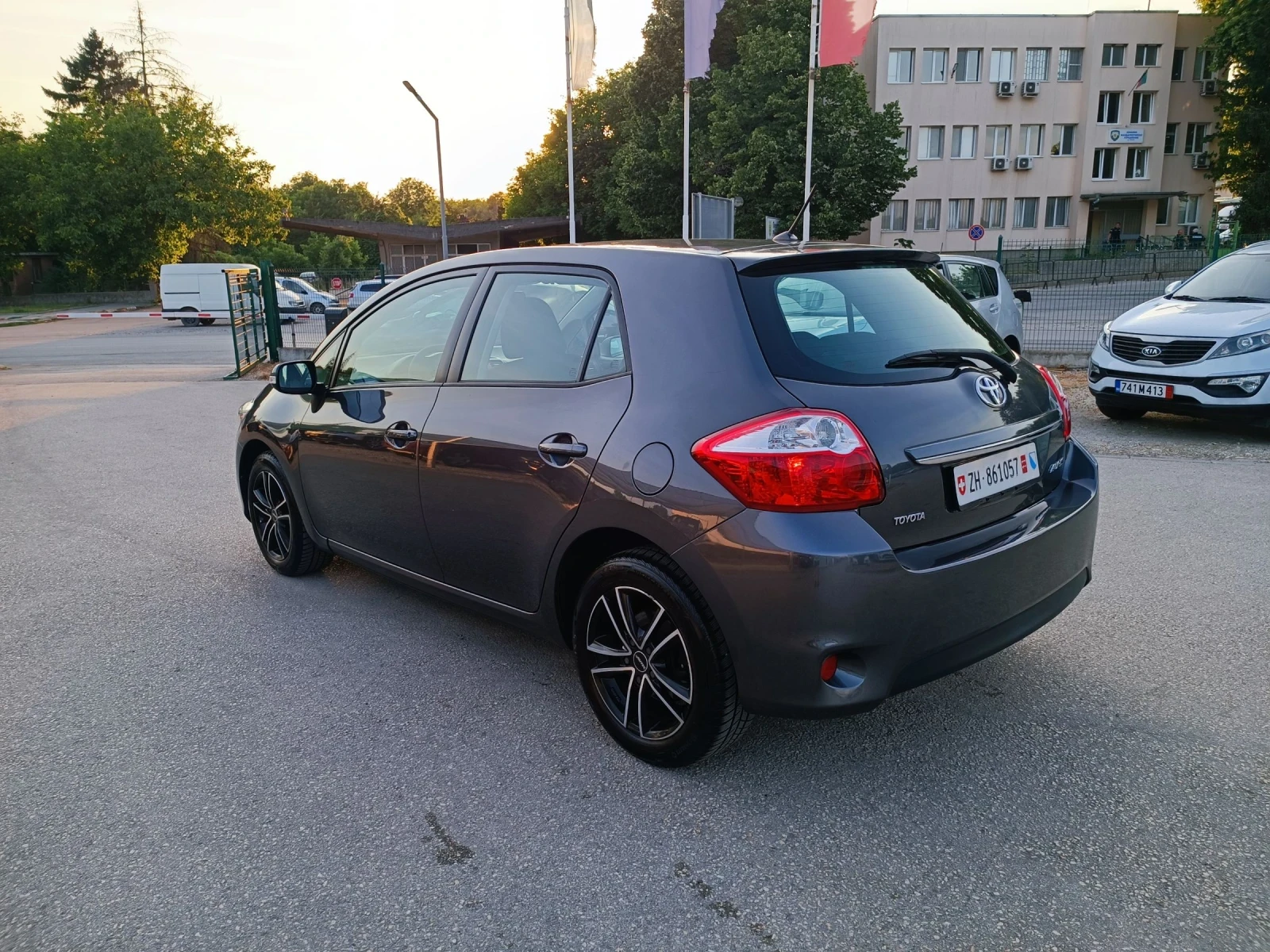Toyota Auris 1.6i-132кс-ШВЕЙЦАРИЯ-РЪЧКА-6ск-FACELIFT - изображение 5