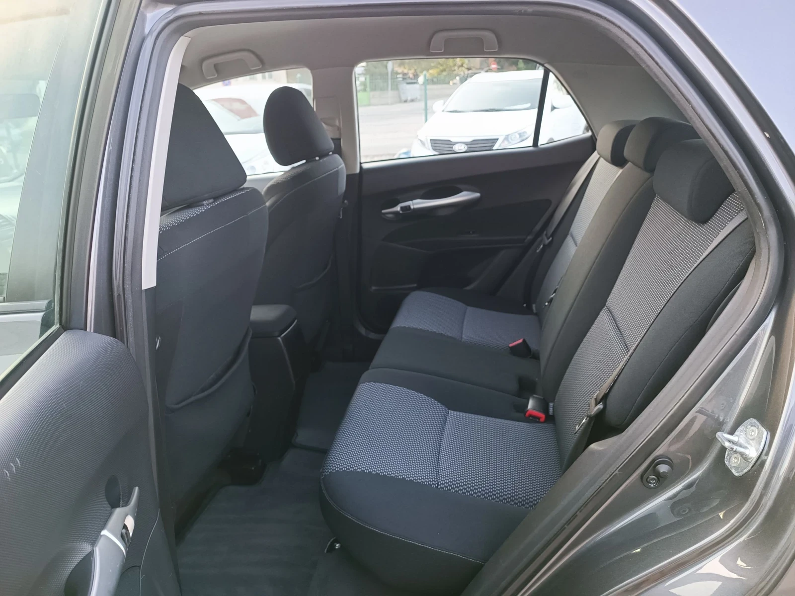 Toyota Auris 1.6i-132кс-ШВЕЙЦАРИЯ-РЪЧКА-6ск-FACELIFT - изображение 9