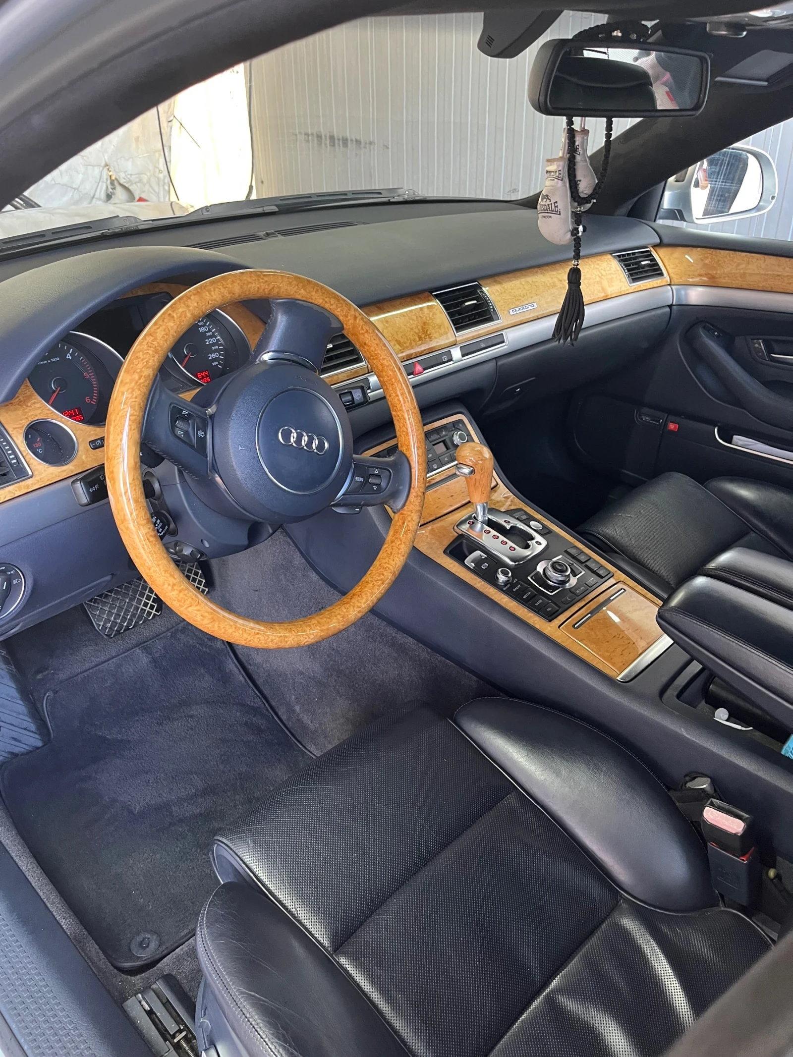 Audi A8 4.2TDI V8  - изображение 6