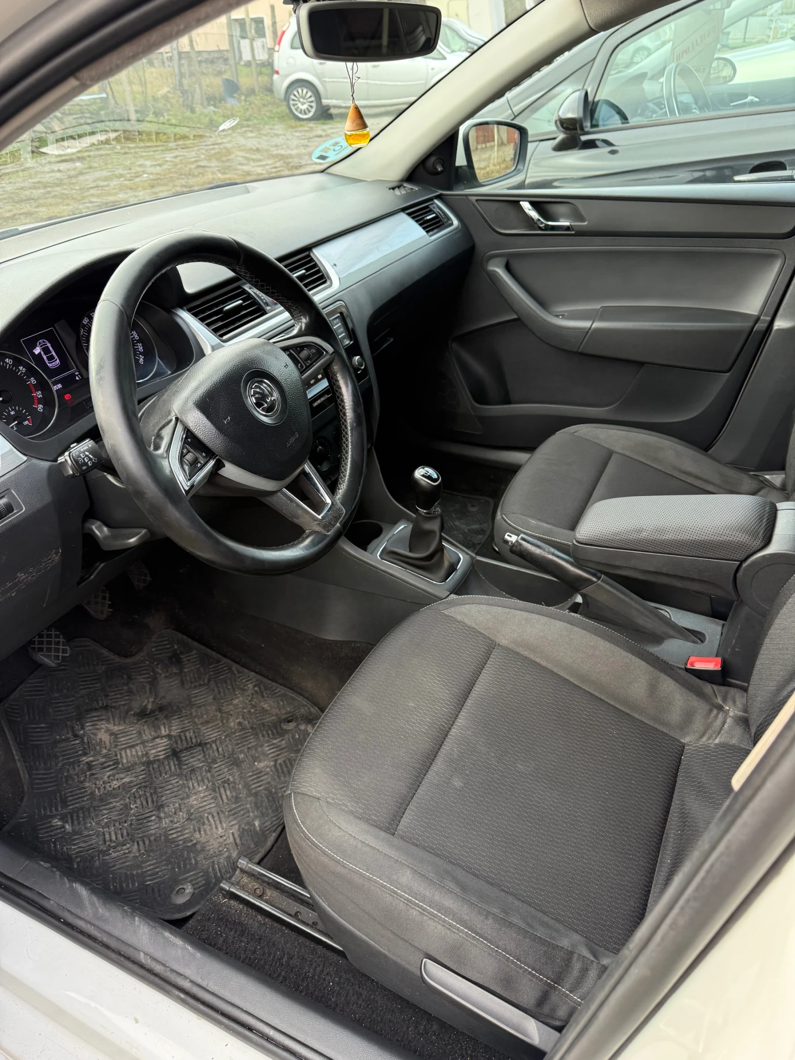 Skoda Rapid | Mobile.bg   12