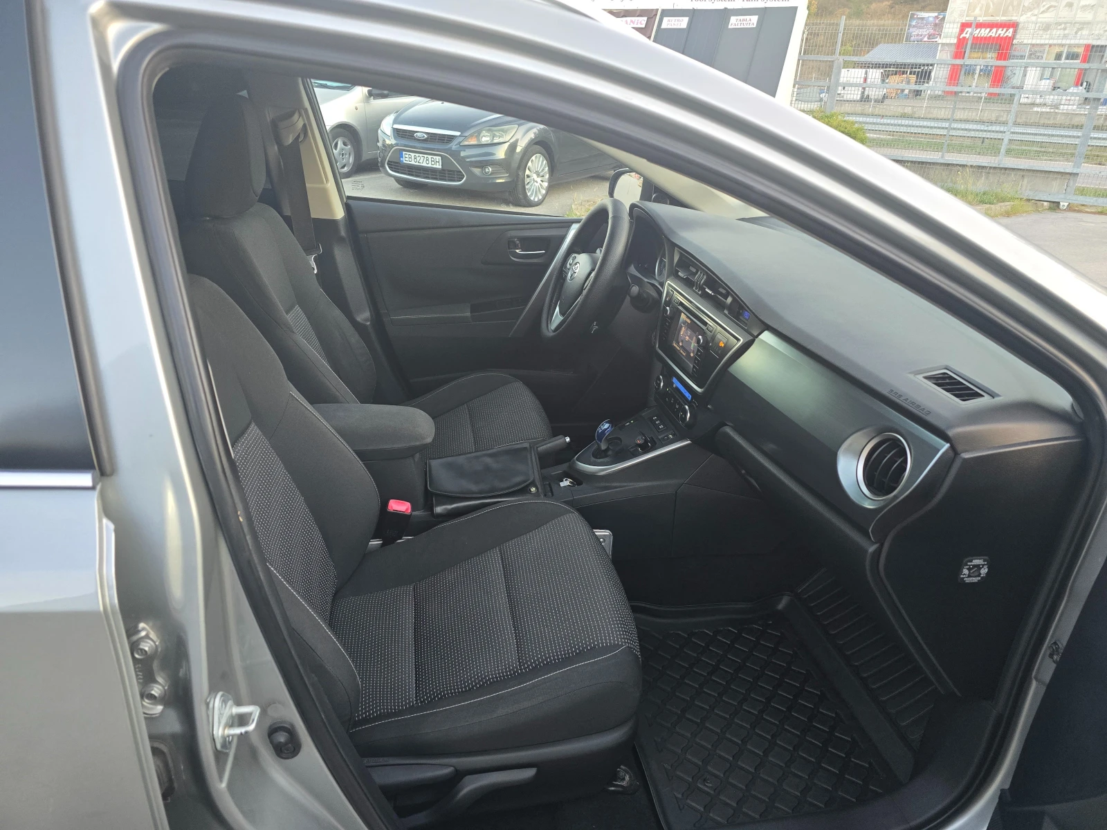 Toyota Auris 1.8 HYBRID/99ps - изображение 8