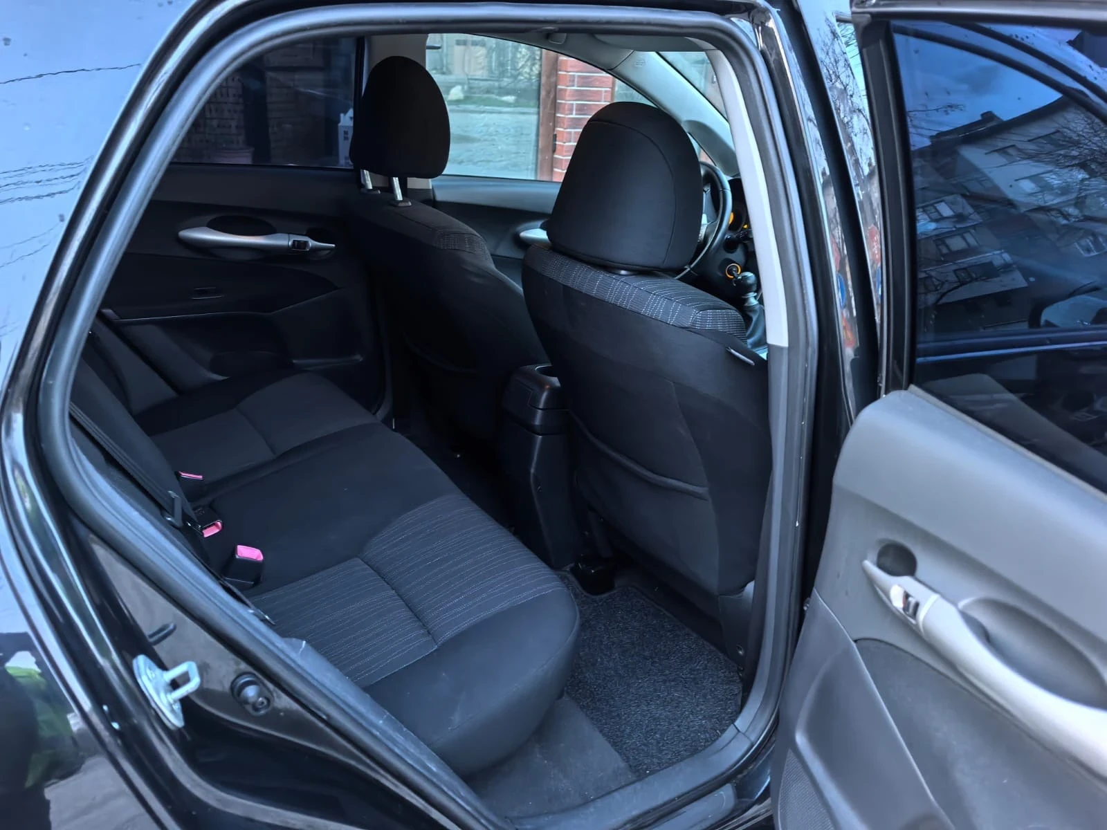 Toyota Auris 2.0, снимка 11 - Автомобили и джипове - 53726747