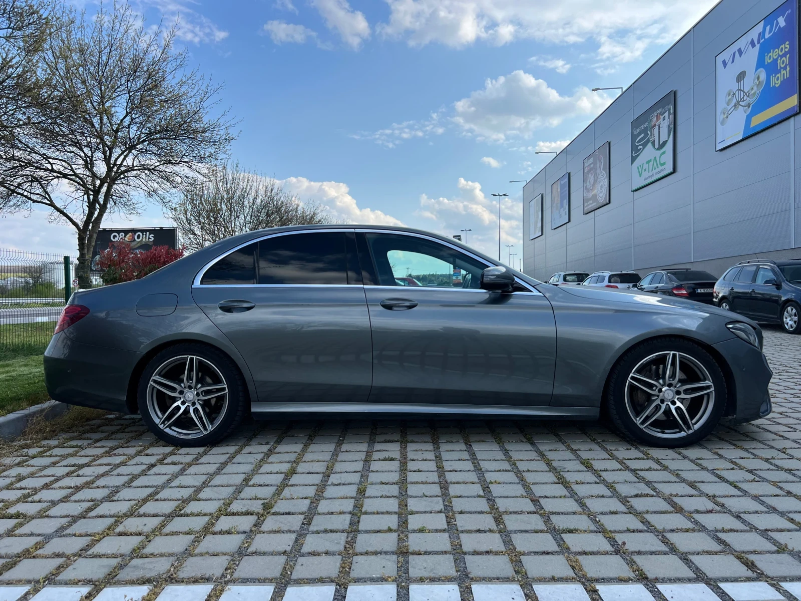 Mercedes-Benz E 220 AMG, снимка 8 - Автомобили и джипове - 54239051