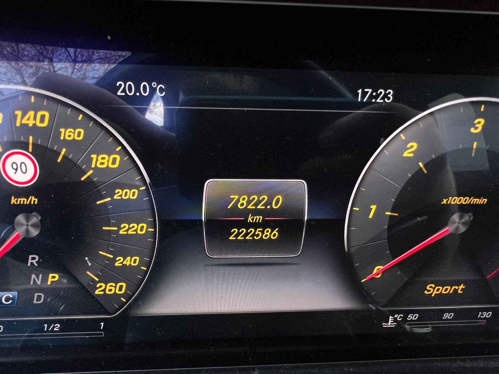 Mercedes-Benz E 220 AMG, снимка 14 - Автомобили и джипове - 54239051