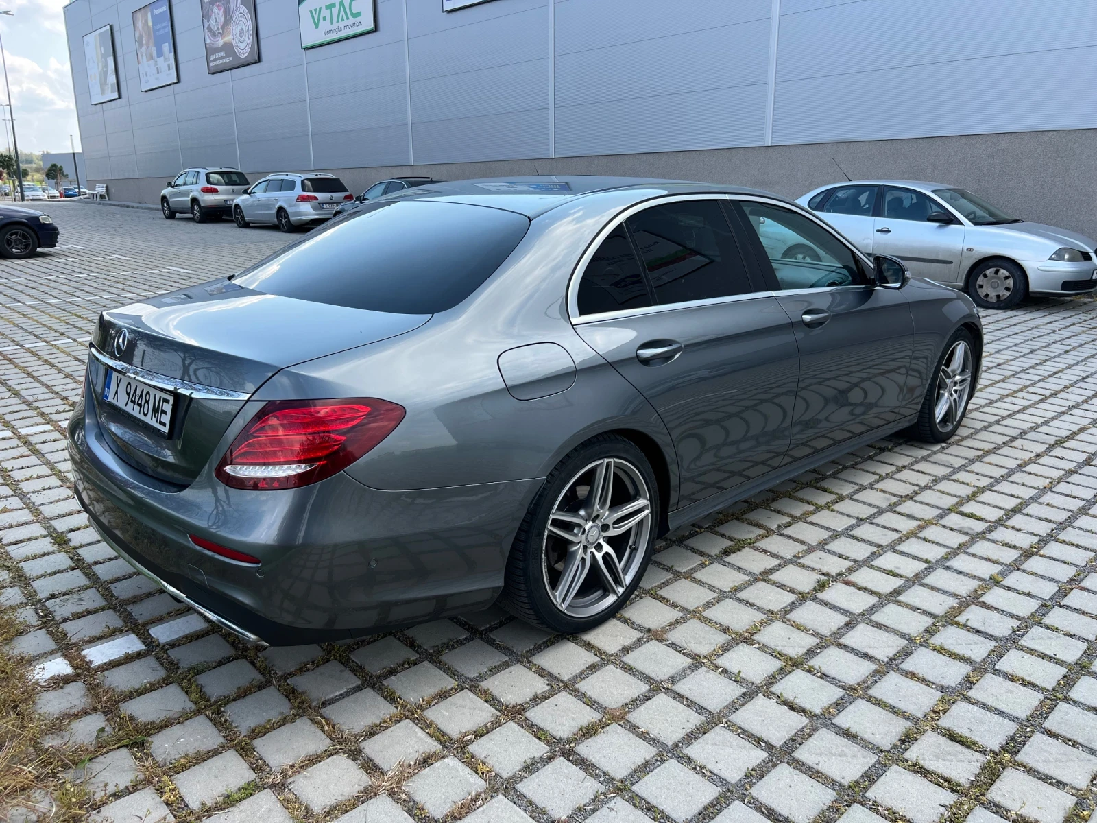 Mercedes-Benz E 220 AMG, снимка 10 - Автомобили и джипове - 54239051