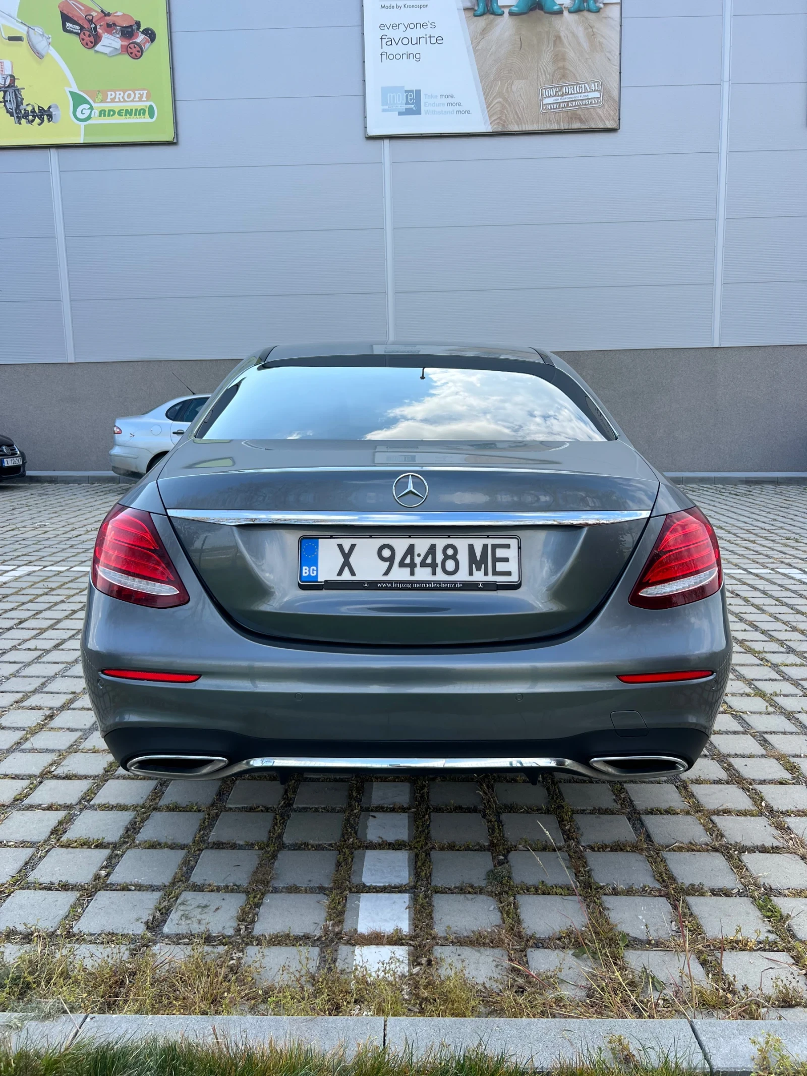 Mercedes-Benz E 220 AMG, снимка 12 - Автомобили и джипове - 54239051