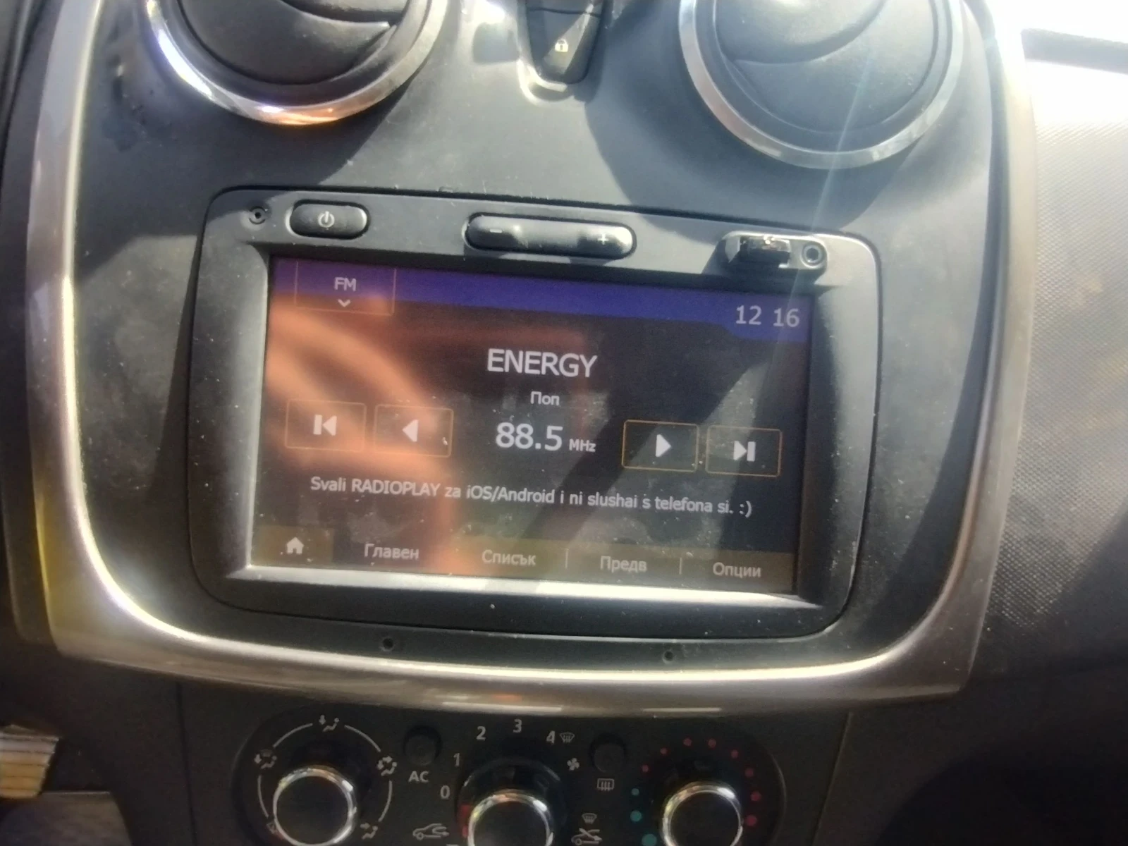 Dacia Sandero 1.2 LPG, снимка 10 - Автомобили и джипове - 54241879