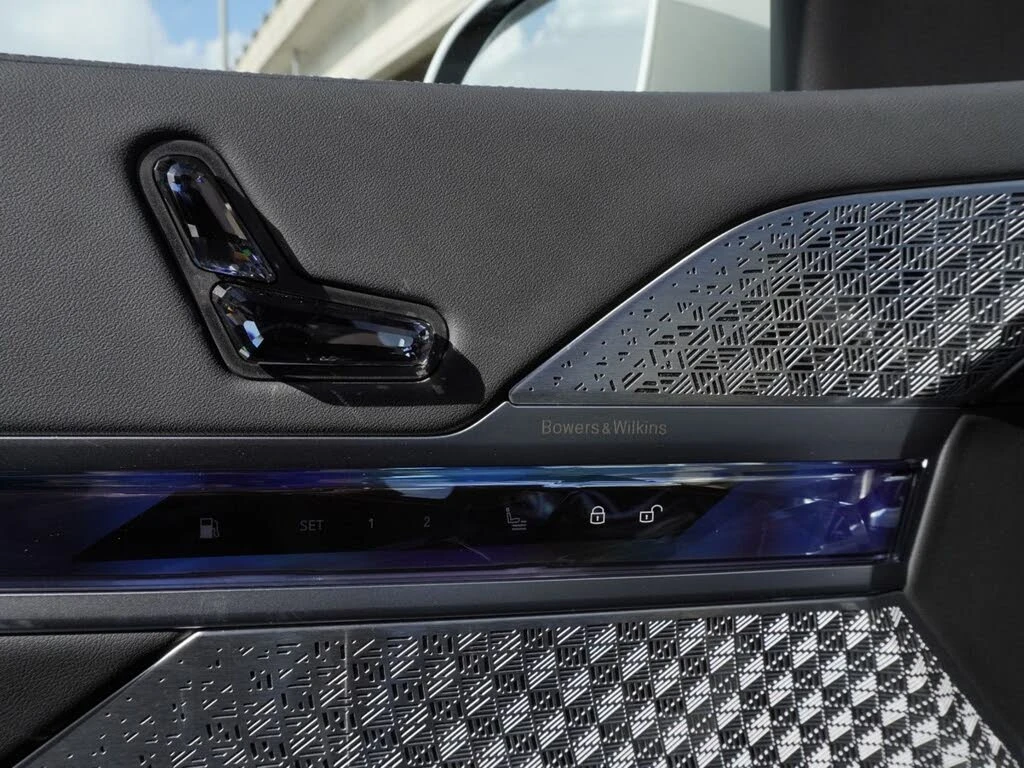 BMW 750 750e xDrive * THEATHER MODE* 360* BO&W AUDIO, снимка 17 - Автомобили и джипове - 54393843