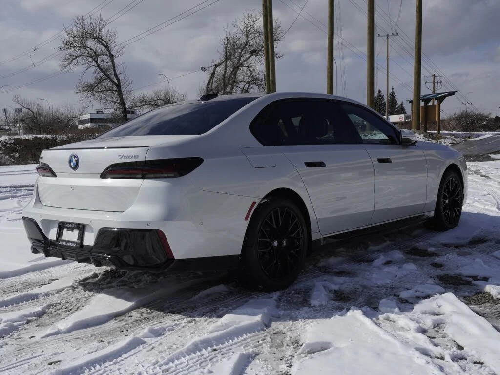 BMW 750 750e xDrive * THEATHER MODE* 360* BO&W AUDIO, снимка 4 - Автомобили и джипове - 54393843