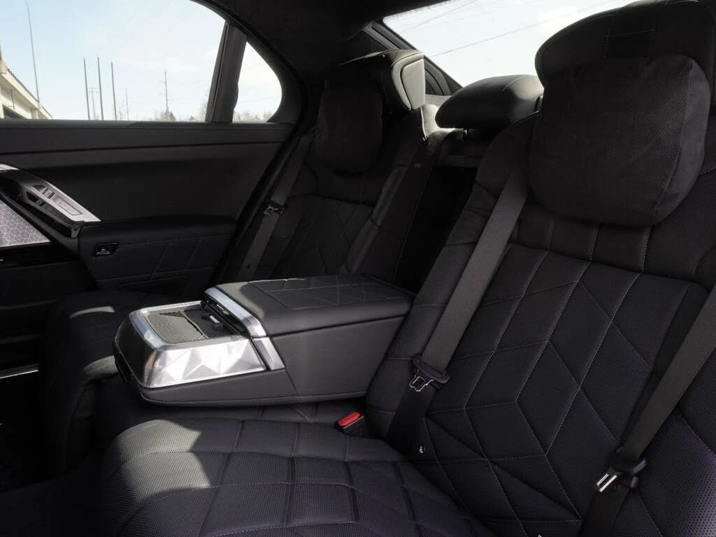BMW 750 750e xDrive * THEATHER MODE* 360* BO&W AUDIO, снимка 13 - Автомобили и джипове - 54393843