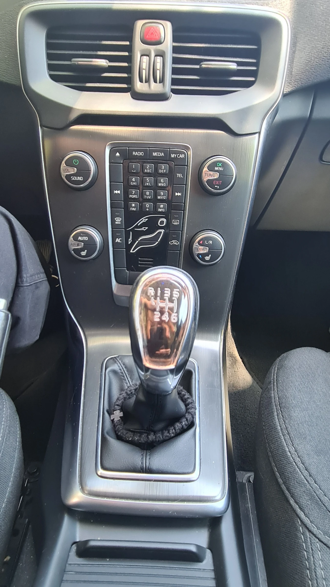 Volvo V40, снимка 12 - Автомобили и джипове - 55098349