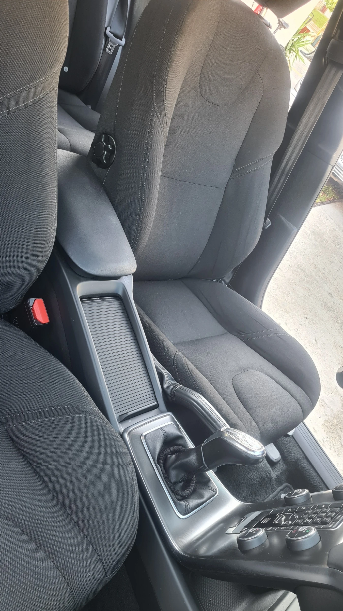 Volvo V40, снимка 8 - Автомобили и джипове - 55098349