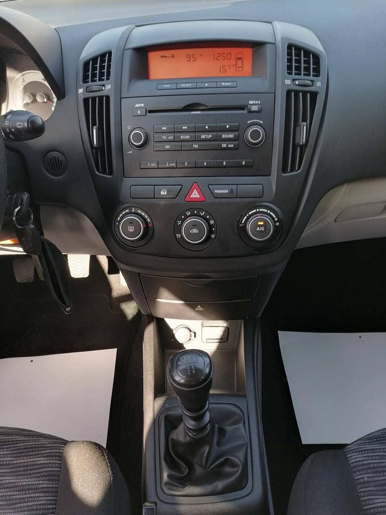 Kia Ceed 1.4i/105kc, климатик , снимка 13 - Автомобили и джипове - 56322330
