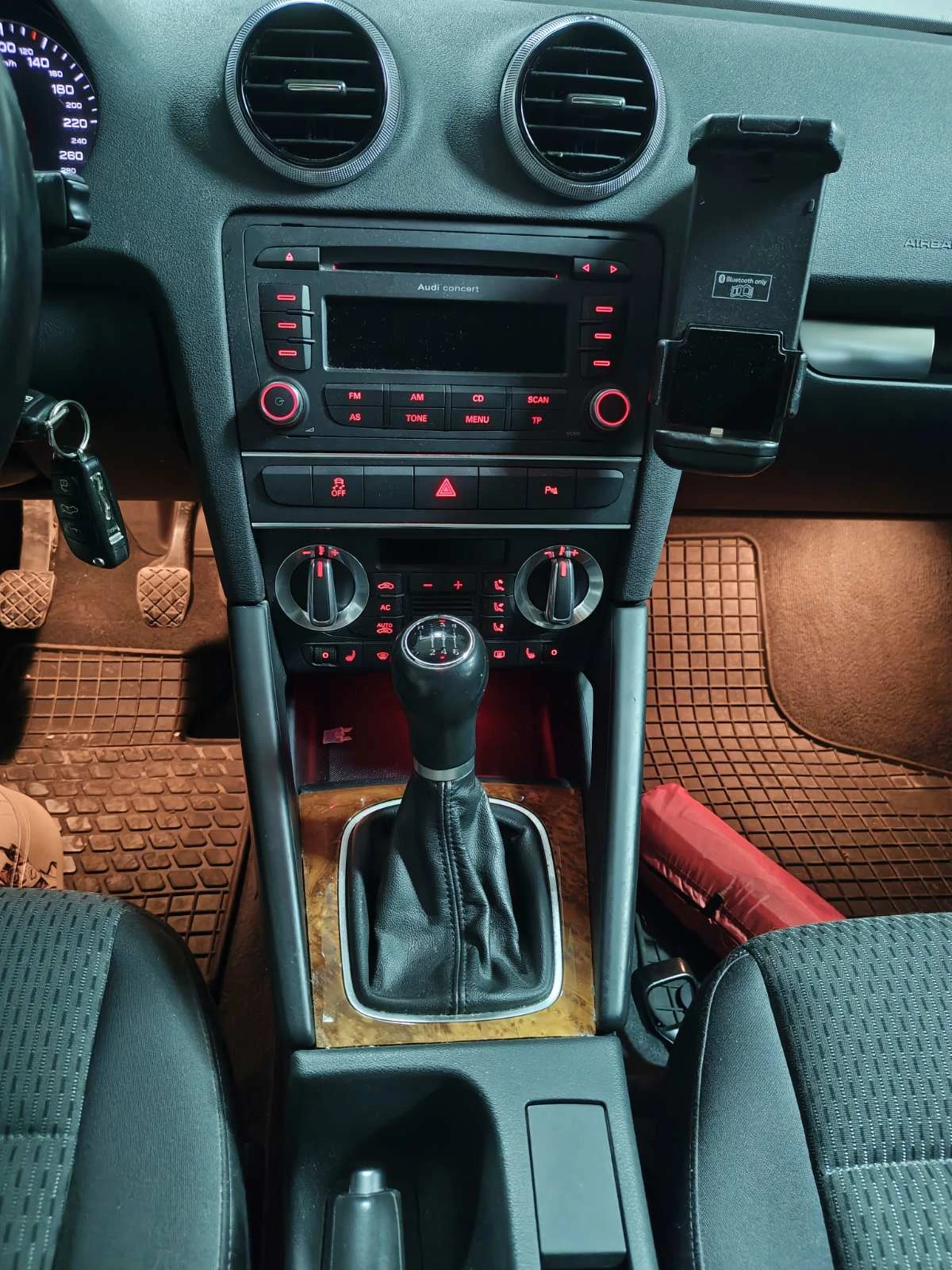 Audi A3 1.8 T QUATTRO, снимка 11 - Автомобили и джипове - 56373411