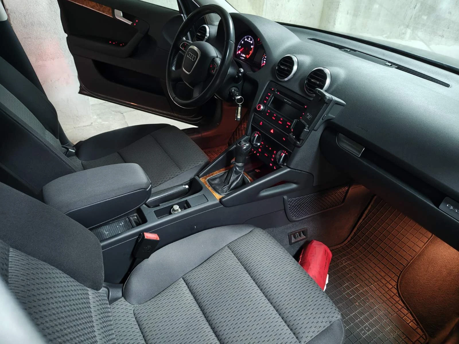 Audi A3 1.8 T QUATTRO, снимка 15 - Автомобили и джипове - 56373411