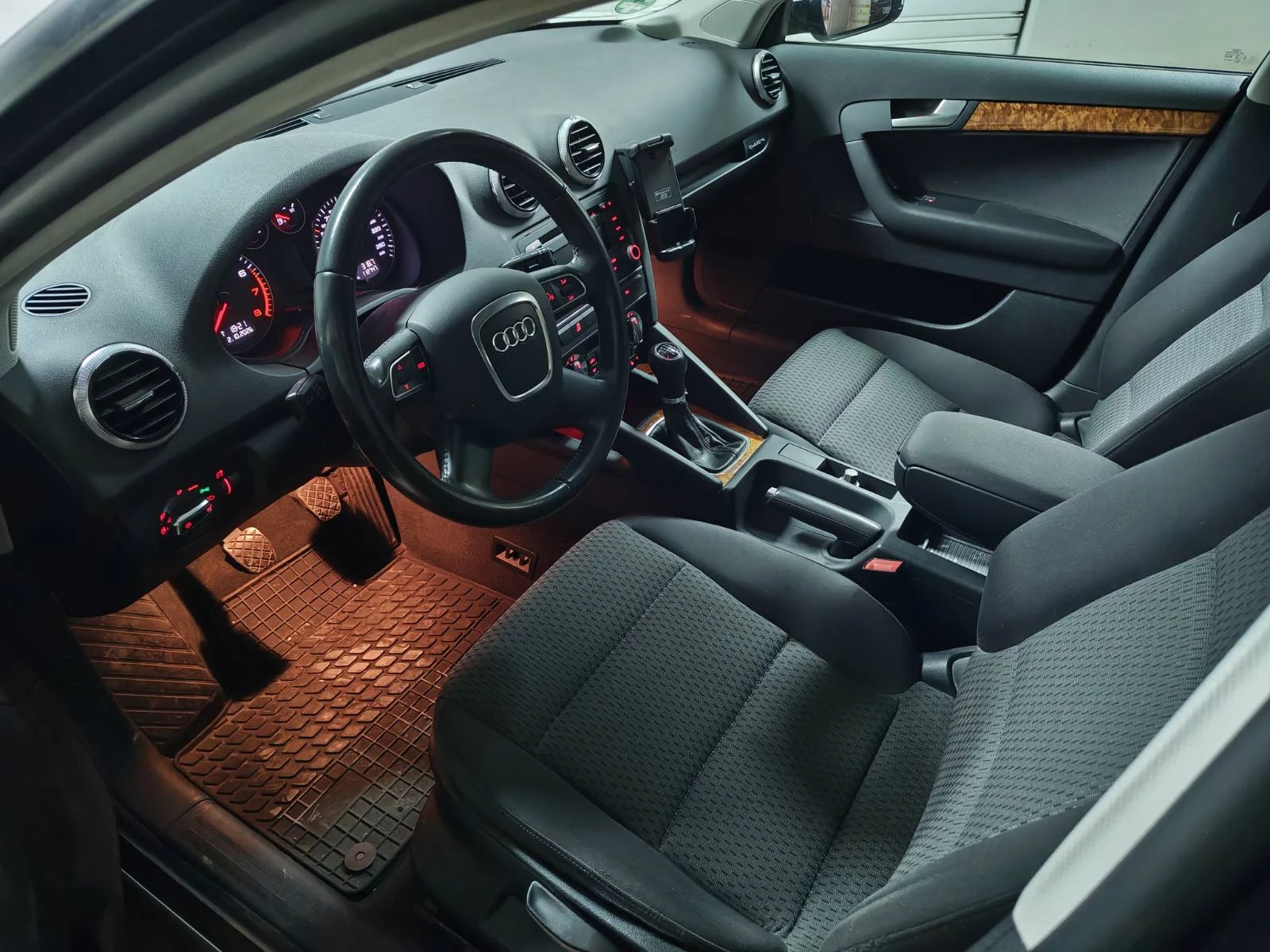 Audi A3 1.8 T QUATTRO, снимка 9 - Автомобили и джипове - 56373411