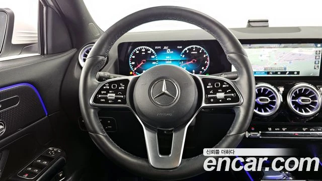 Mercedes-Benz GLA 220 АМБИЕНТНО| КАМЕРА| ПОДГРЕВ| DIST, снимка 6 - Автомобили и джипове - 55846737