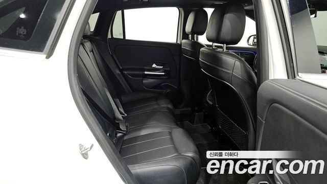 Mercedes-Benz GLA 220 АМБИЕНТНО| КАМЕРА| ПОДГРЕВ| DIST, снимка 13 - Автомобили и джипове - 55846737