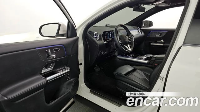 Mercedes-Benz GLA 220 АМБИЕНТНО| КАМЕРА| ПОДГРЕВ| DIST, снимка 4 - Автомобили и джипове - 55846737