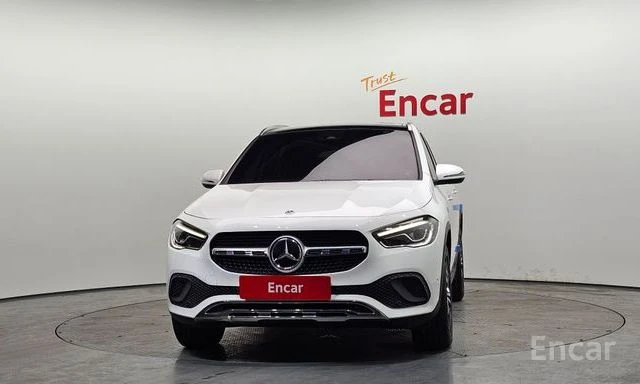 Mercedes-Benz GLA 220 АМБИЕНТНО| КАМЕРА| ПОДГРЕВ| DIST, снимка 3 - Автомобили и джипове - 55846737