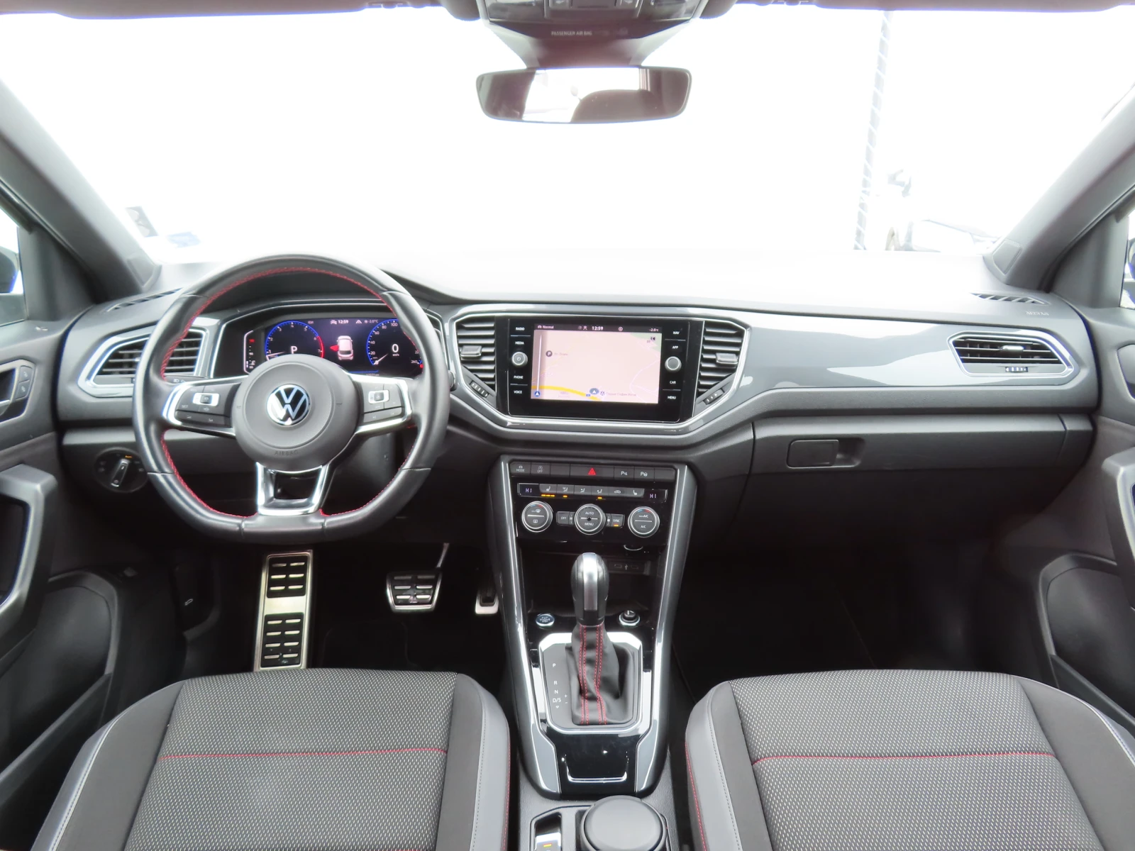 VW T-Roc Sport 1.5 TSI OPF DSG - изображение 4