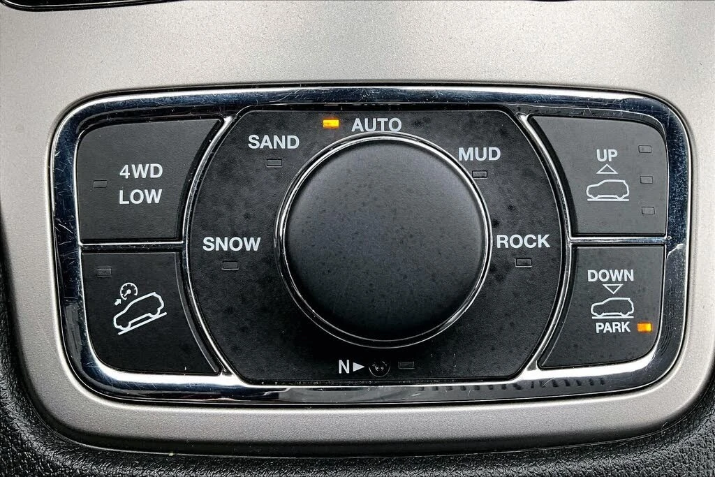 Jeep Grand cherokee АвтоКредит* (ЦЕНА ДО БГ)High Altitude 4WD, снимка 12 - Автомобили и джипове - 54073171