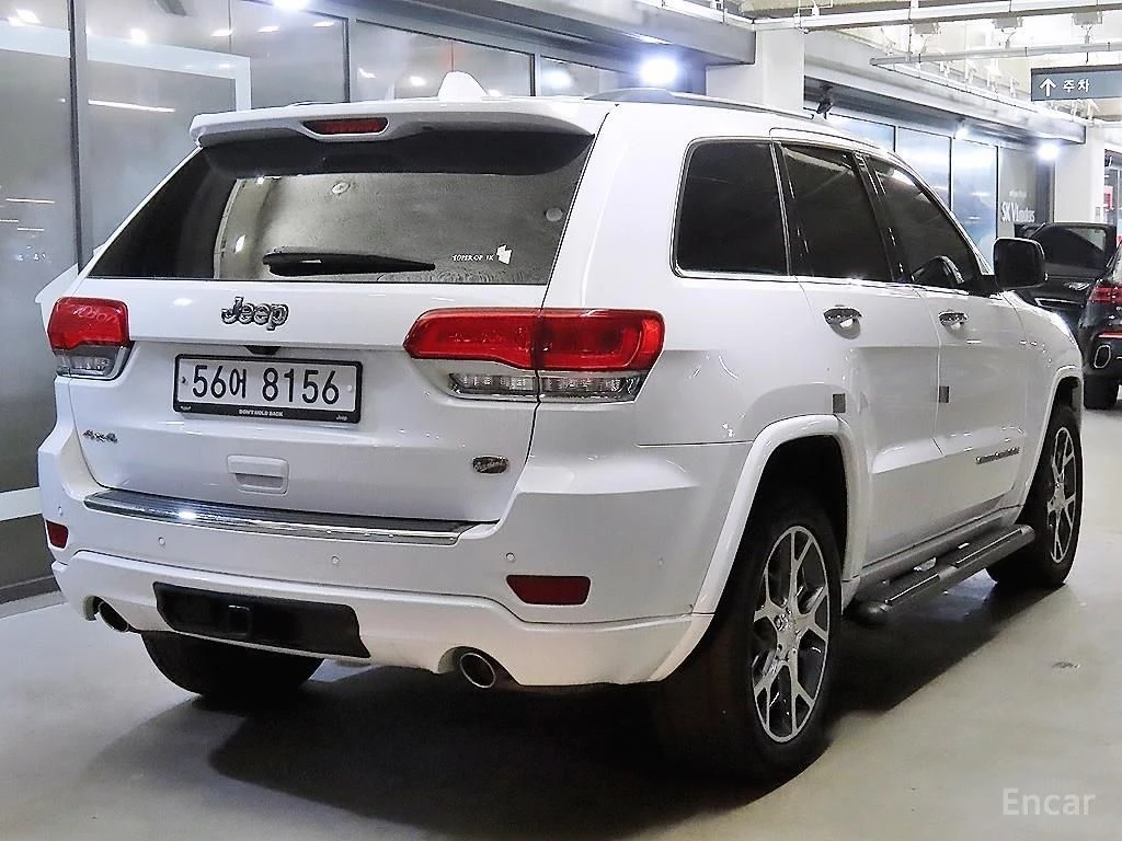 Jeep Grand cherokee 3.6* V6* 8ZF* OVERLAND* ДИСТРОНИК* ОБДУХВАНЕ* КАМЕ, снимка 2 - Автомобили и джипове - 54736876