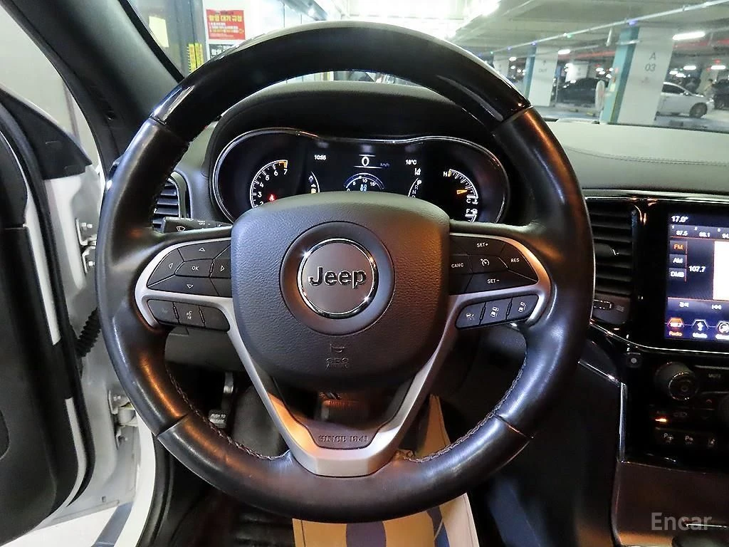 Jeep Grand cherokee 3.6* V6* 8ZF* OVERLAND* ДИСТРОНИК* ОБДУХВАНЕ* КАМЕ, снимка 7 - Автомобили и джипове - 54736876