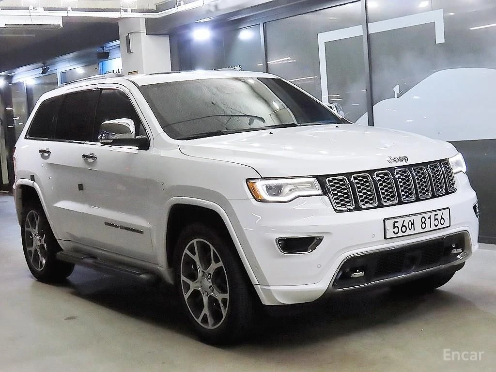 Jeep Grand cherokee 3.6* V6* 8ZF* OVERLAND* ДИСТРОНИК* ОБДУХВАНЕ* КАМЕ