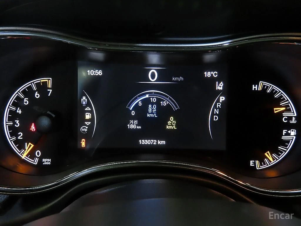 Jeep Grand cherokee 3.6* V6* 8ZF* OVERLAND* ДИСТРОНИК* ОБДУХВАНЕ* КАМЕ, снимка 11 - Автомобили и джипове - 54736876