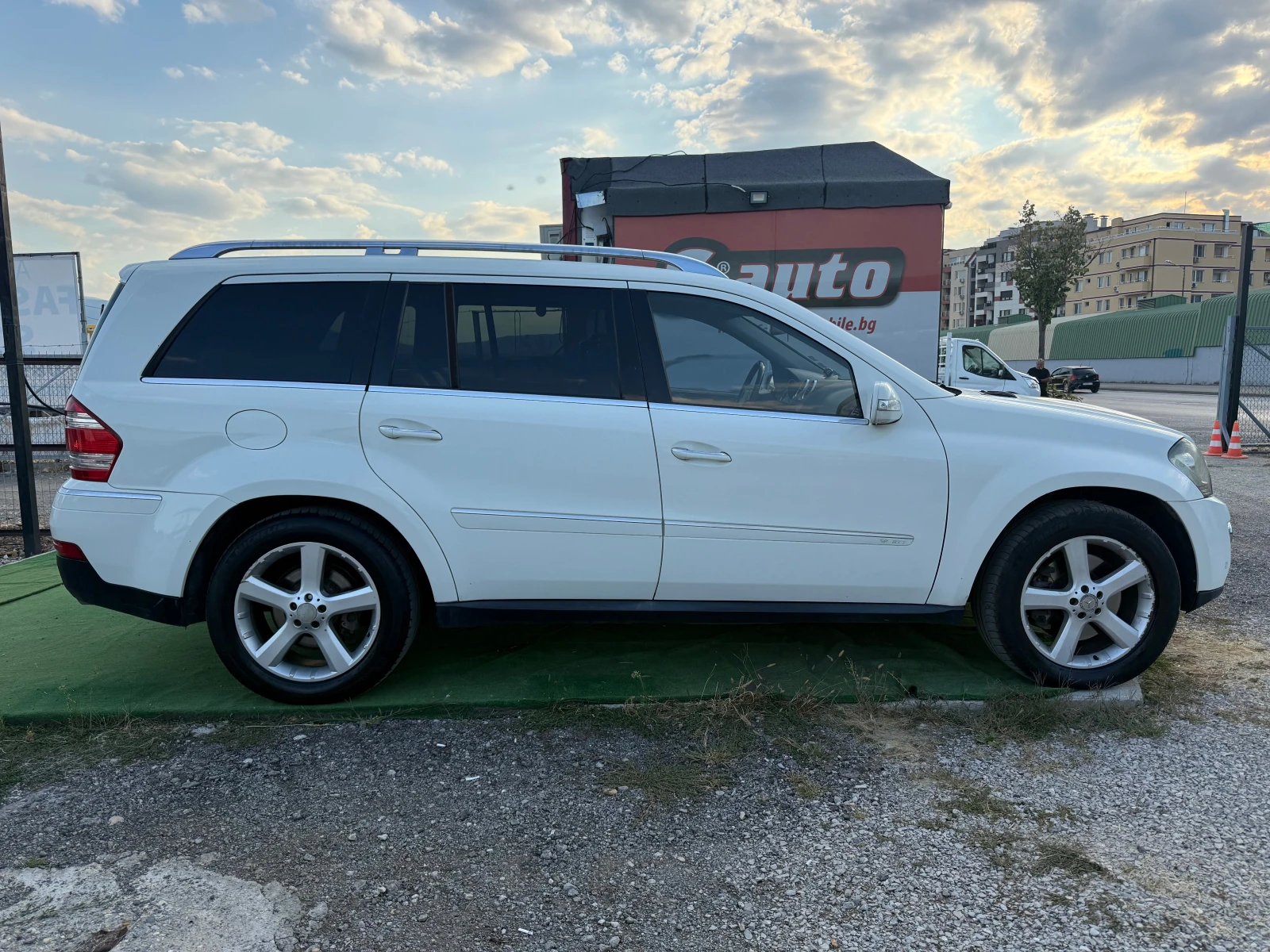 Mercedes-Benz GL 420 4MATIC ПОДГРЕВ* ОБДУХВАНЕ* ПАМЕТ* МОНИТОРИ* 7 МЕСТ, снимка 2 - Автомобили и джипове - 56192843