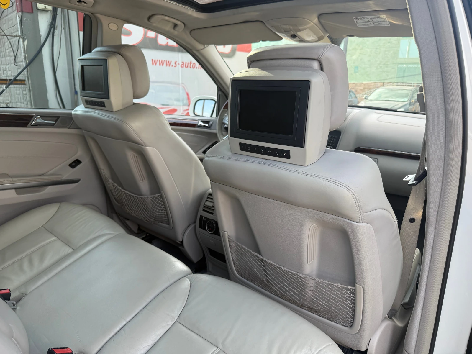 Mercedes-Benz GL 420 4MATIC ПОДГРЕВ* ОБДУХВАНЕ* ПАМЕТ* МОНИТОРИ* 7 МЕСТ, снимка 8 - Автомобили и джипове - 56192843