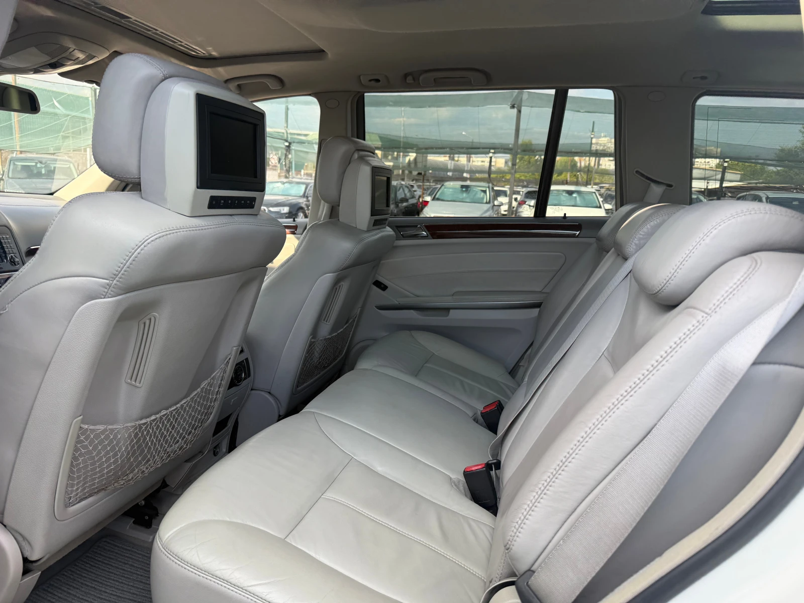 Mercedes-Benz GL 420 4MATIC ПОДГРЕВ* ОБДУХВАНЕ* ПАМЕТ* МОНИТОРИ* 7 МЕСТ, снимка 10 - Автомобили и джипове - 56192843