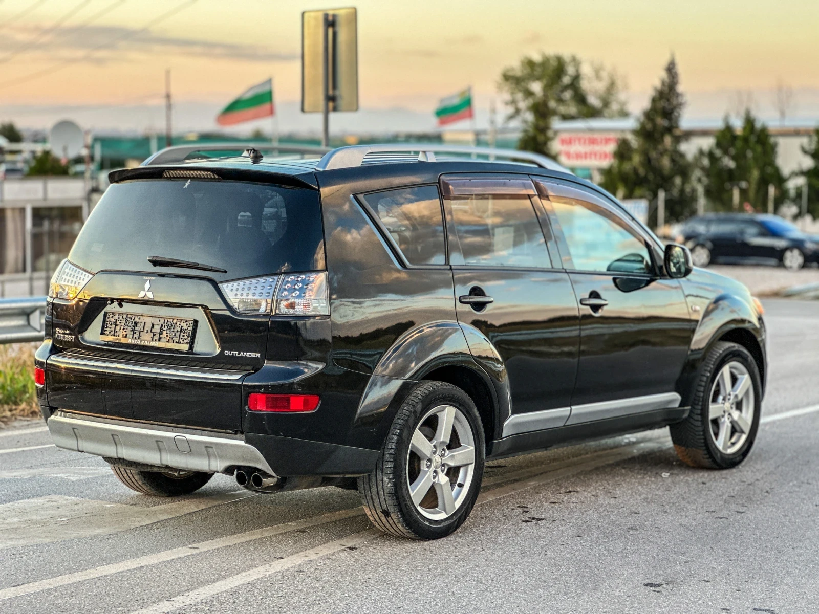 Mitsubishi Outlander 2.0 DI-D 7места, снимка 4 - Автомобили и джипове - 56364312