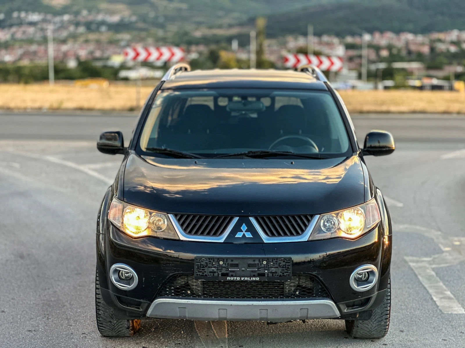 Mitsubishi Outlander 2.0 DI-D 7места, снимка 2 - Автомобили и джипове - 56364312