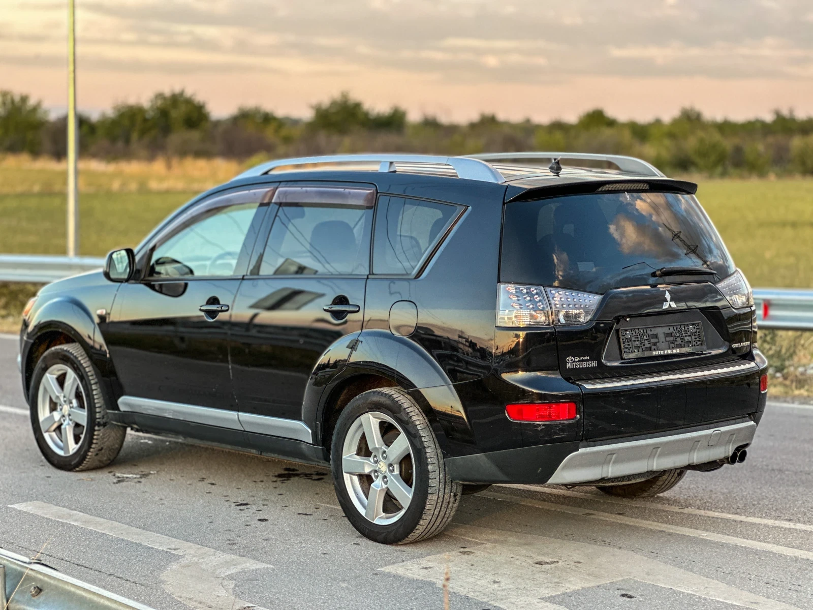 Mitsubishi Outlander 2.0 DI-D 7места, снимка 5 - Автомобили и джипове - 56364312