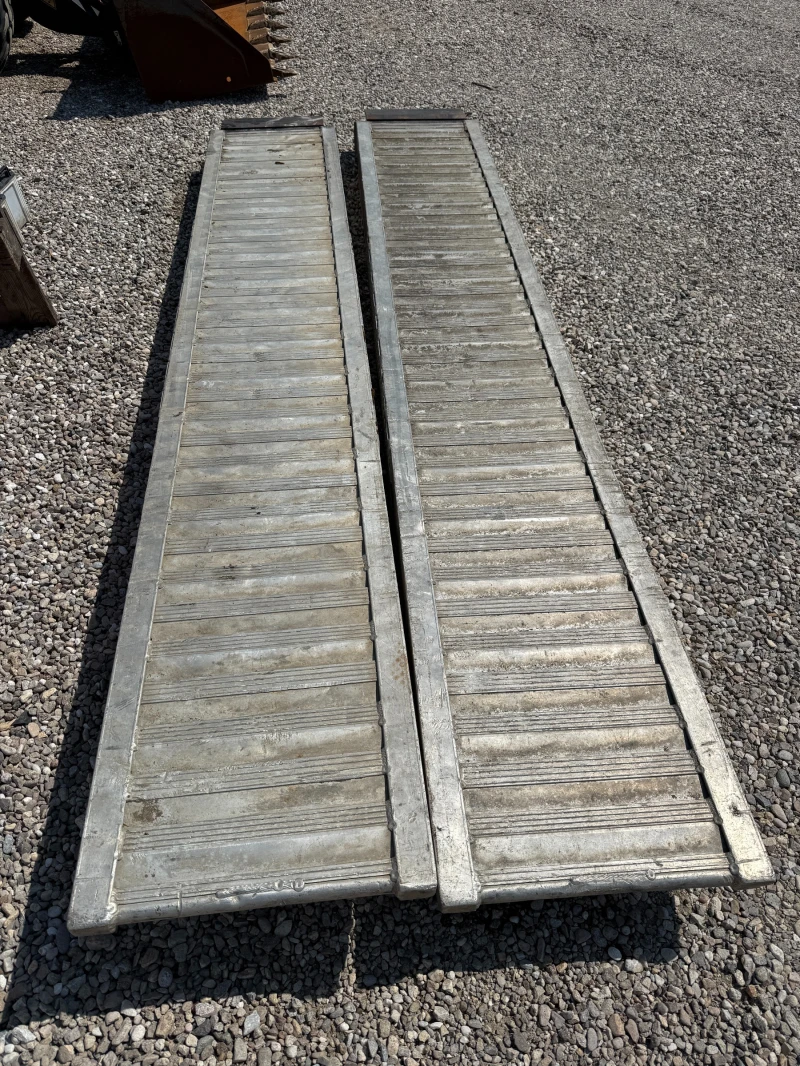 Допълнително оборудване Друг вид АЛУМИНИЕВИ РАМПИ 30 ТОНА