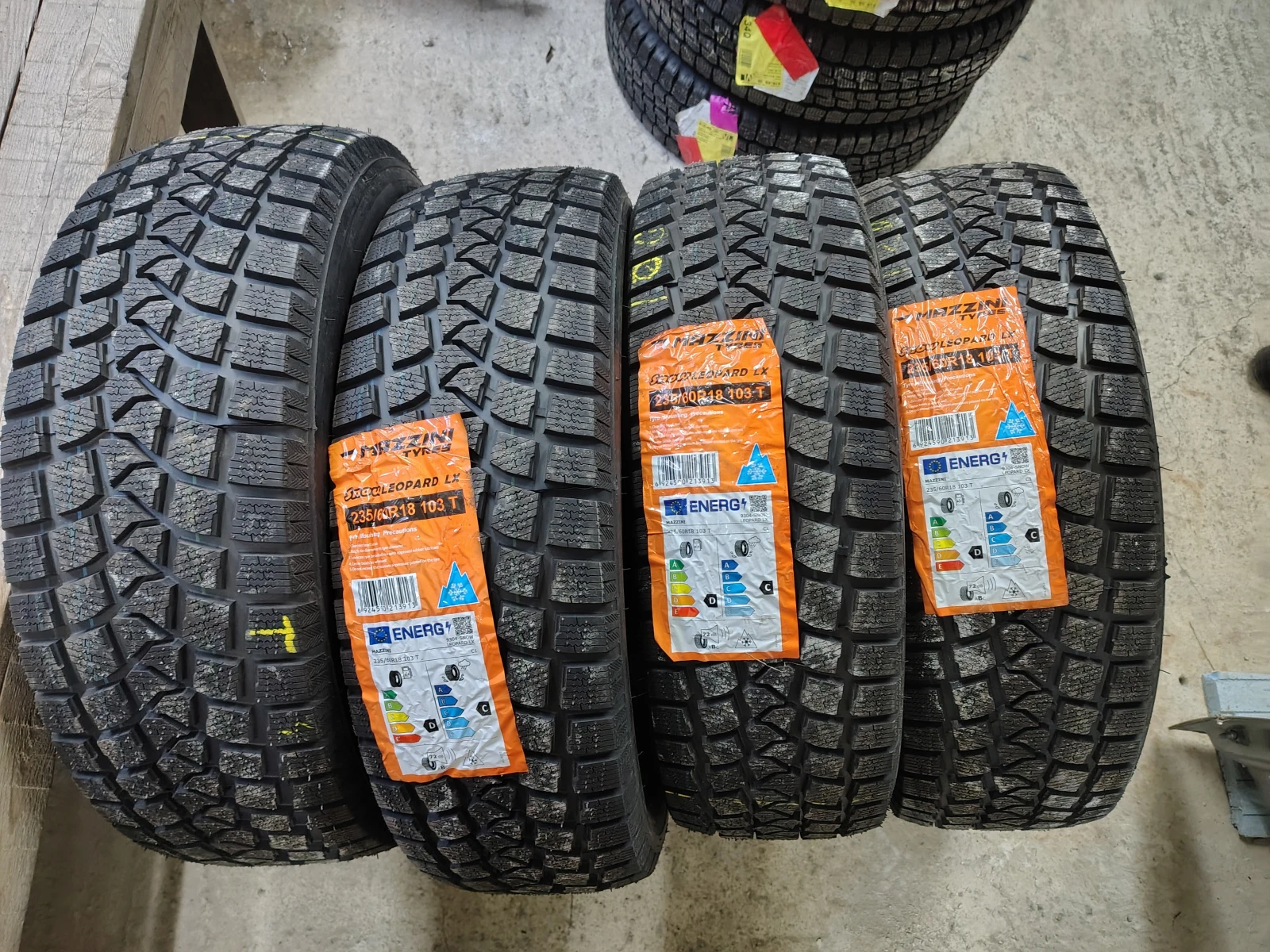 Гуми Зимни 235/60R18