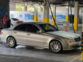 Mercedes-Benz E 320 E320 204к.с, снимка 2