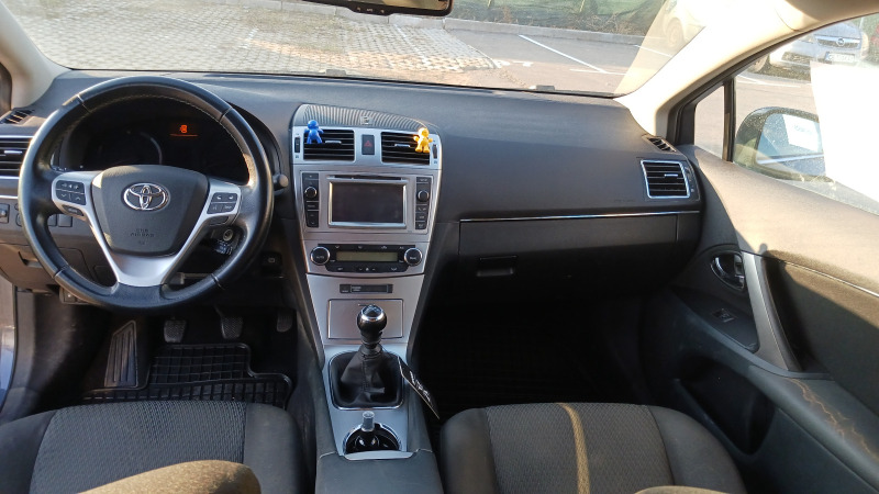 Toyota Avensis 2.0 D4D Навигация, подгрев , камера теглич напълно, снимка 4 - Автомобили и джипове - 44688815