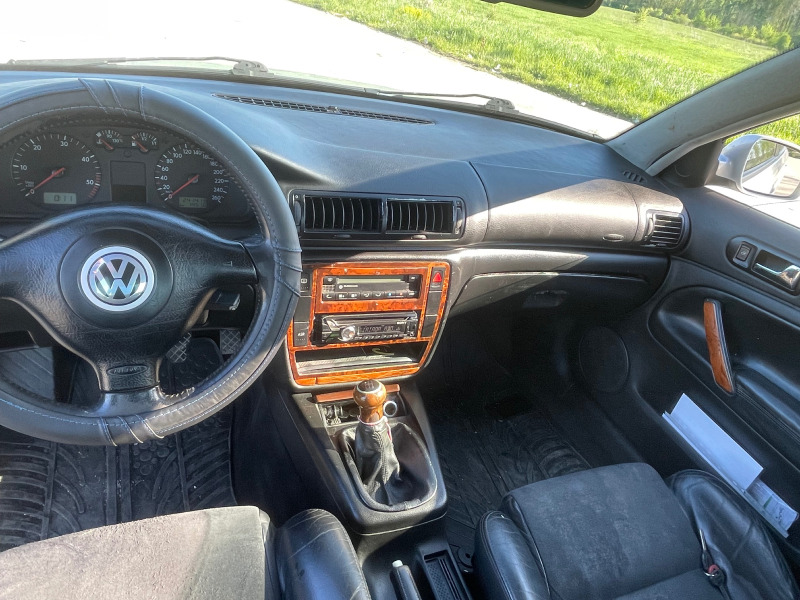 VW Passat, снимка 4 - Автомобили и джипове - 45793371