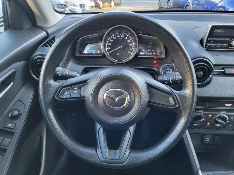 Mazda 2 1.5i-Skyactiv-26 000 км. Топ състояние , снимка 13 - Автомобили и джипове - 47424350