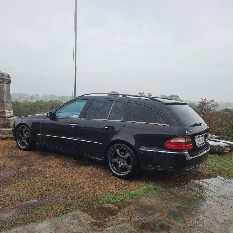 Mercedes-Benz E 220, снимка 16 - Автомобили и джипове - 47437766