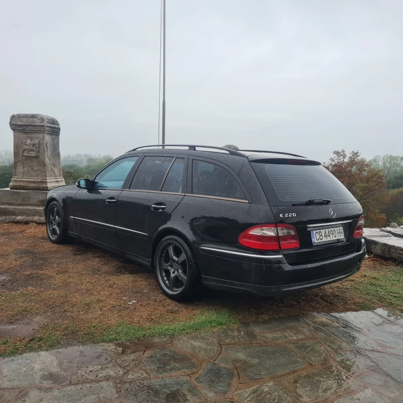 Mercedes-Benz E 220, снимка 2 - Автомобили и джипове - 47437766